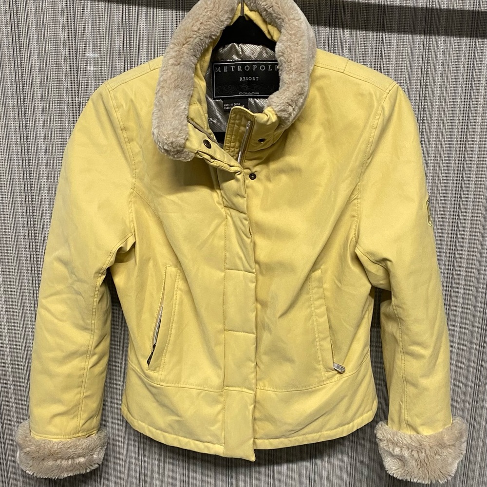 Metropolis Resort Couloir Ski Jacket, SZ SM, Yellow.
